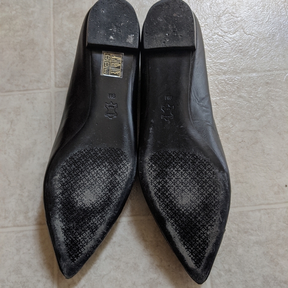 Tory Burch Pointy Black Flats, 9 - Picture 4 of 4